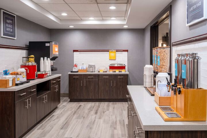 Hampton Inn & Suites Agoura Hills