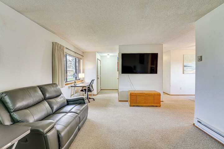 Downtown Delta Condo 34 Mi to Black Canyon!