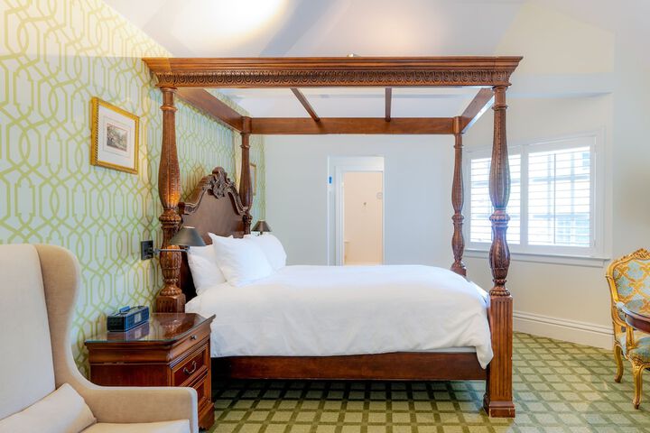 Room 42 of 165