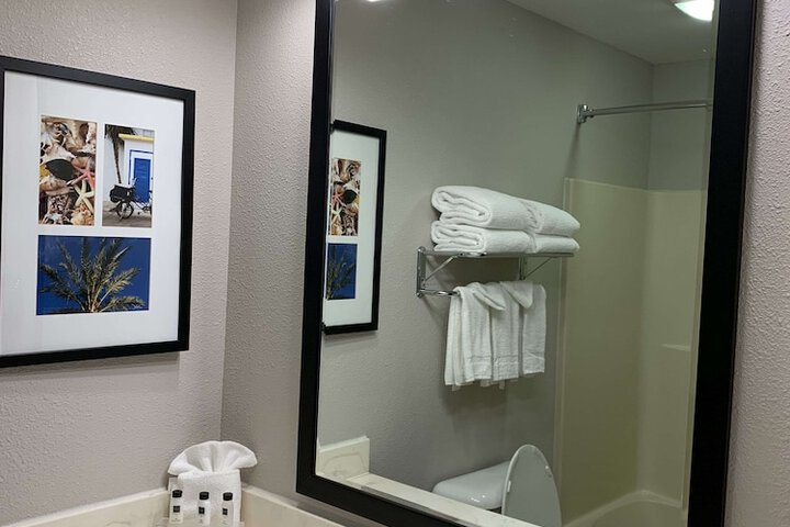 Room 12 of 28
