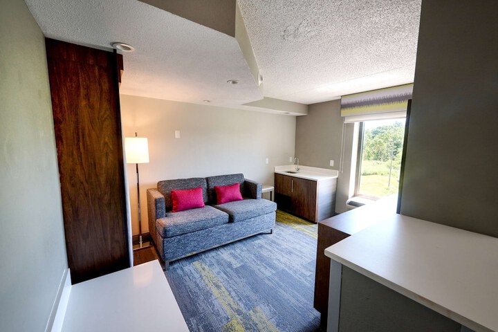 Room 9 of 14