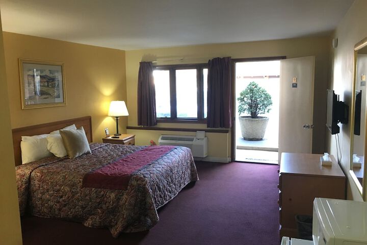 Room 13 of 19