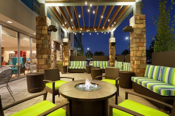 Hotel Exterior 20 of 20