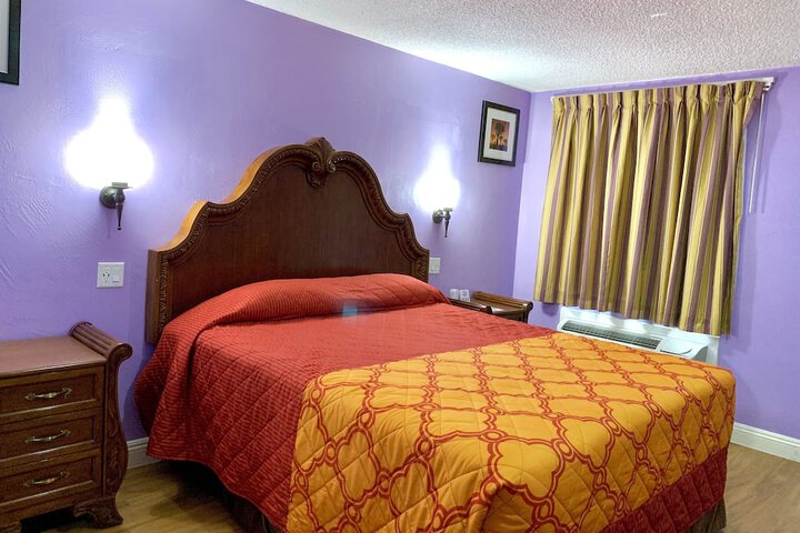 Room 10 of 42