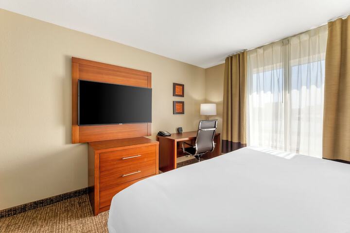 Comfort Inn & Suites Porter near Indiana Dunes