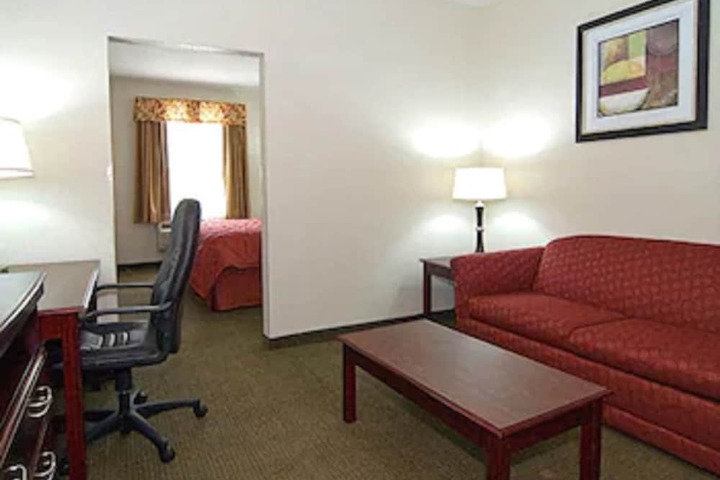 Room 6 of 33