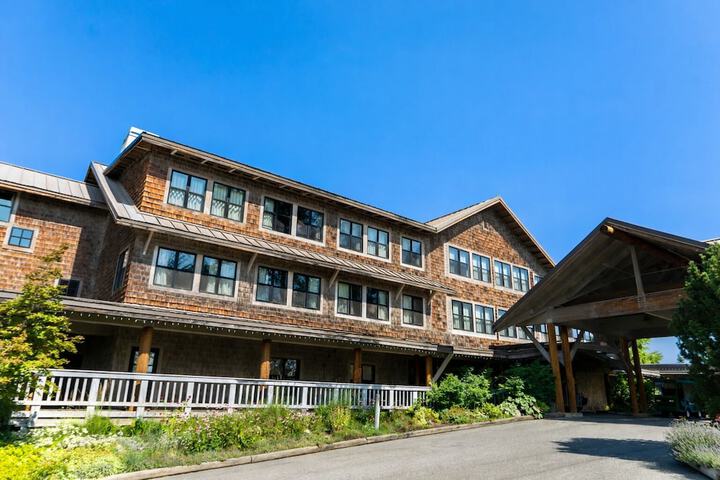 Sun Mountain Lodge