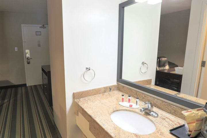 Room 37 of 125