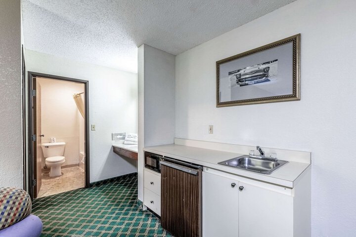 Room 15 of 28