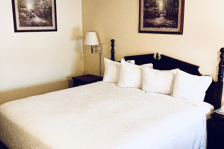 Honeysuckle Inn - Mountain View