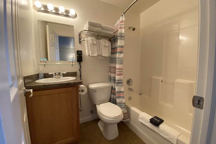 Room 8 of 28