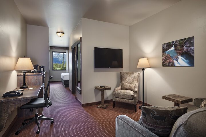 Glacier International Lodge