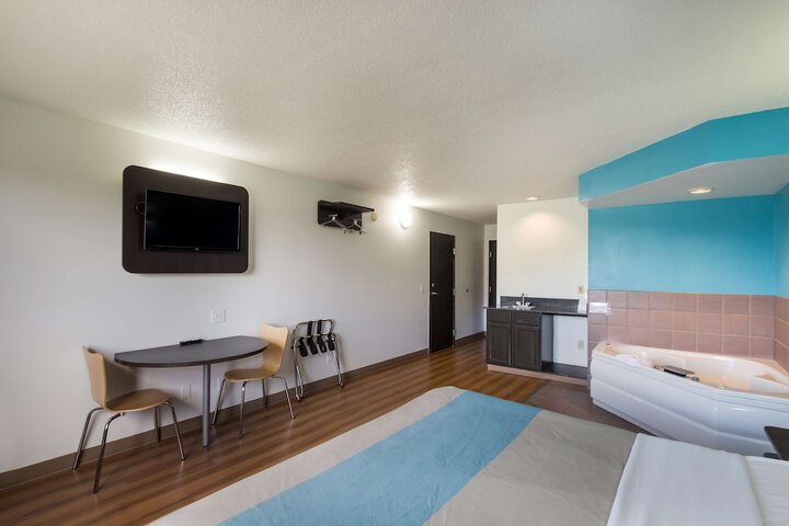 Motel 6 Rothschild WI