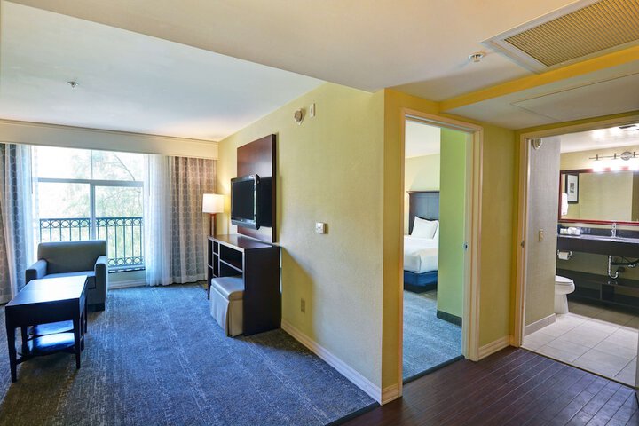 Room 12 of 38