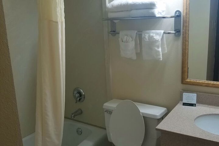Quality Inn Morris I-80