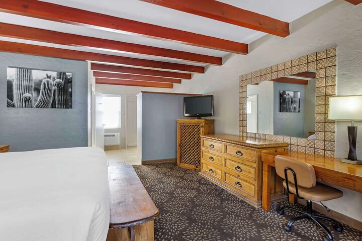 Room 17 of 38