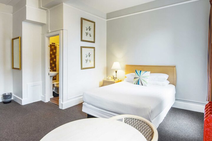 Room 16 of 24