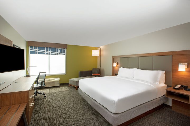 Room 28 of 43