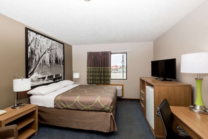 Room 7 of 18