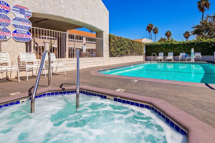 Pool 4 of 18