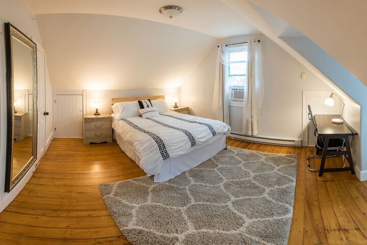 Room 10 of 13