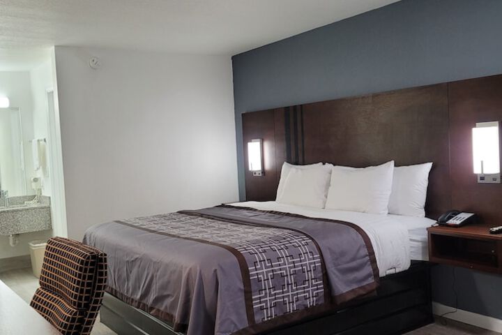 Room 25 of 29