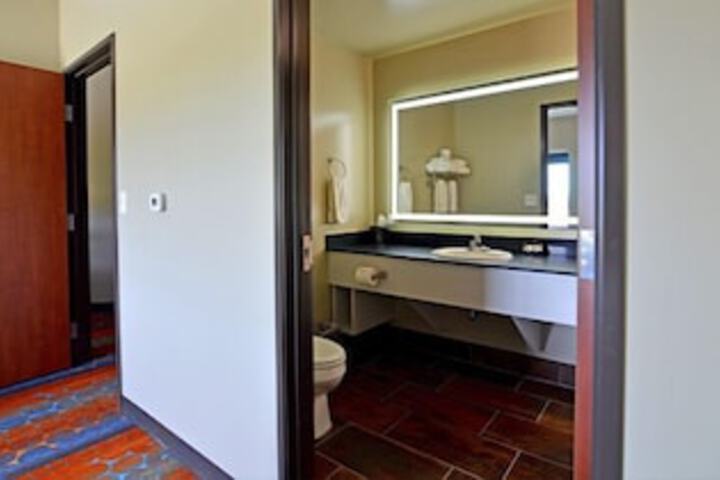 Room 28 of 39