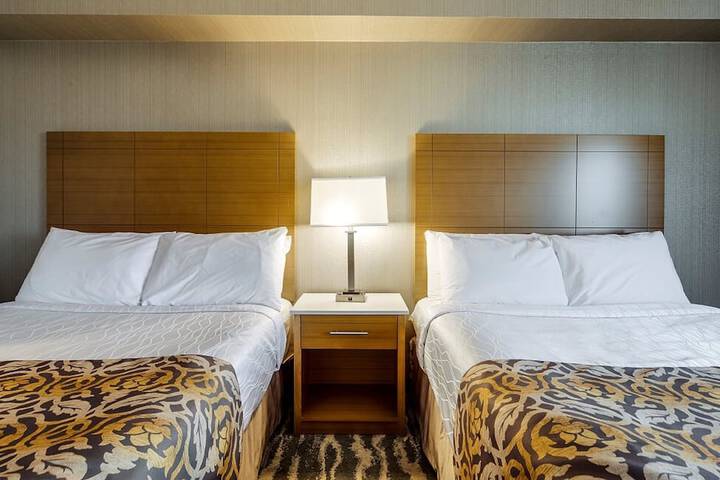 Monte Carlo Inn - Brampton Suites