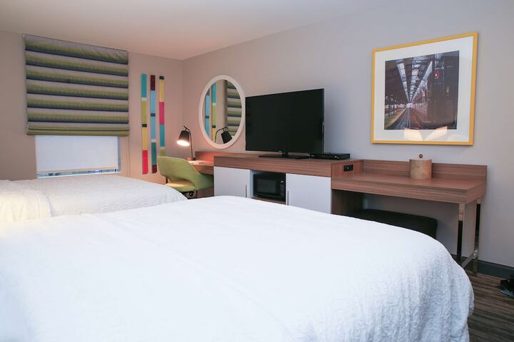 Hampton Inn & Suites Mount Laurel / Moorestown