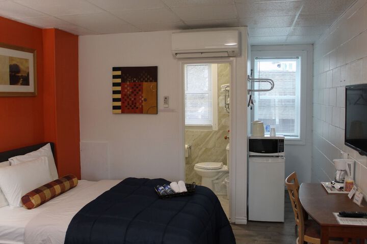 Room 10 of 24