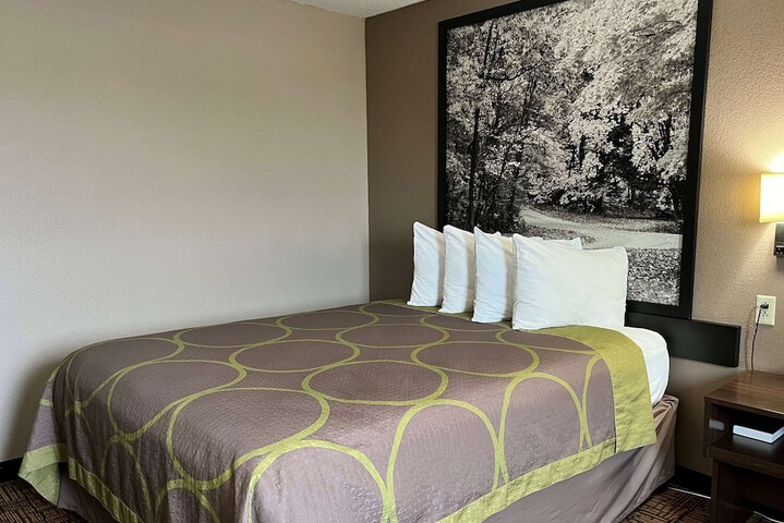 Super 8 by Wyndham Indianapolis / Emerson Ave