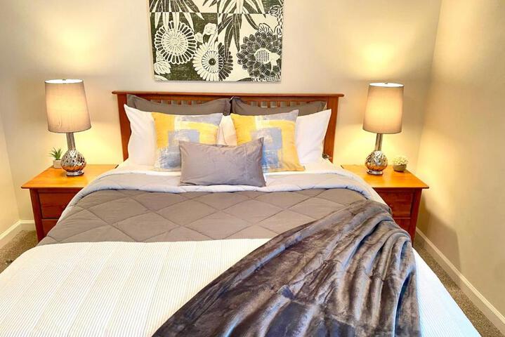 Spacious & comfy home in ultra-convenient location 2025 Traveller Award Winner