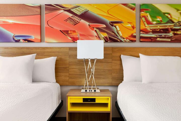 Room 13 of 36
