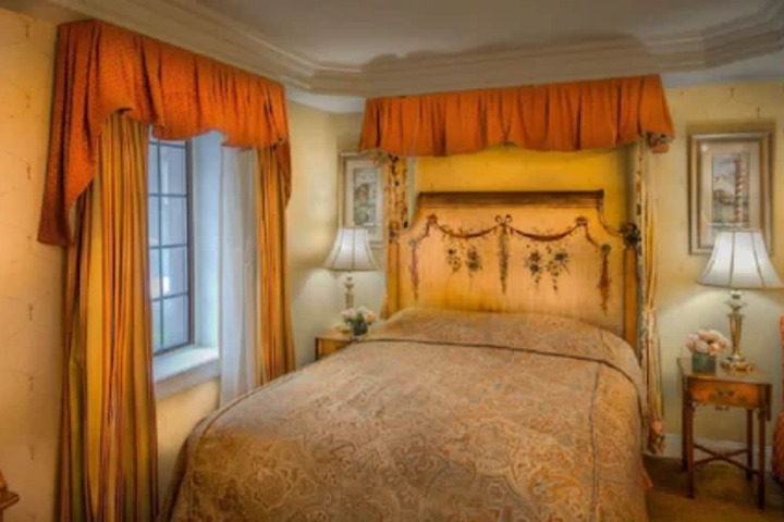 Red Coach Inn