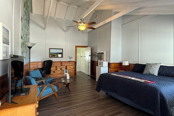 Yardarm Motel