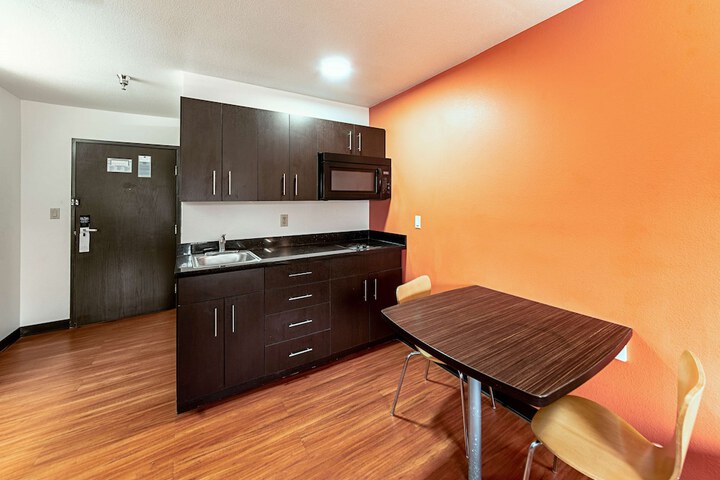 Room 33 of 35