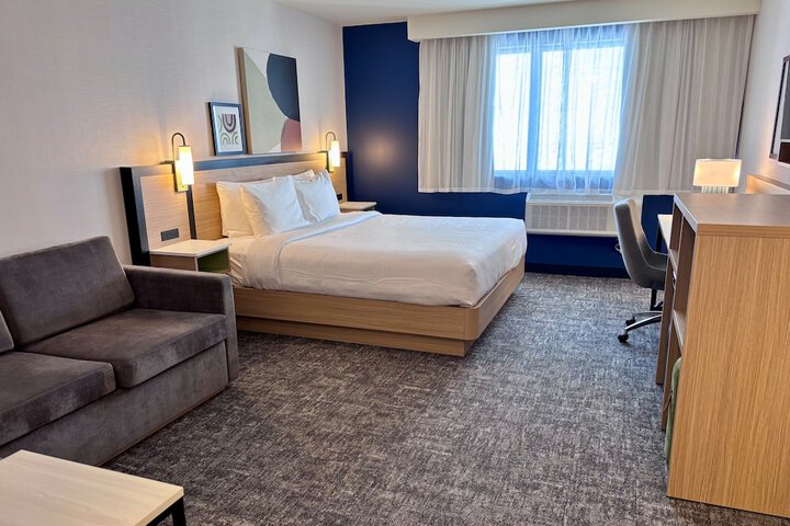 Spark by Hilton Montreal Brossard