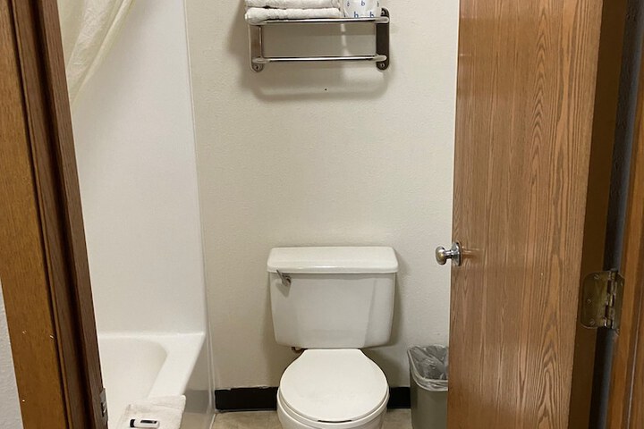 Room 8 of 18