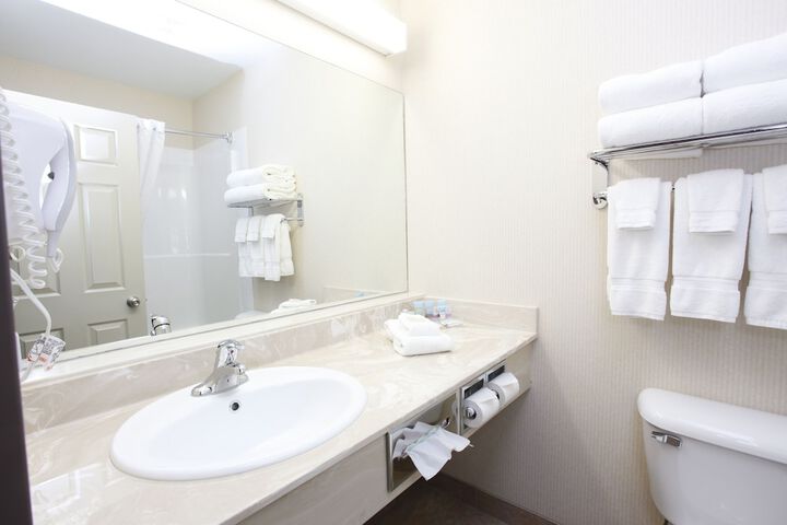 Pomeroy Inn & Suites Hotel Dawson Creek