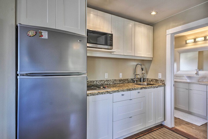 Waterfront Condo on Pier in Downtown Astoria!