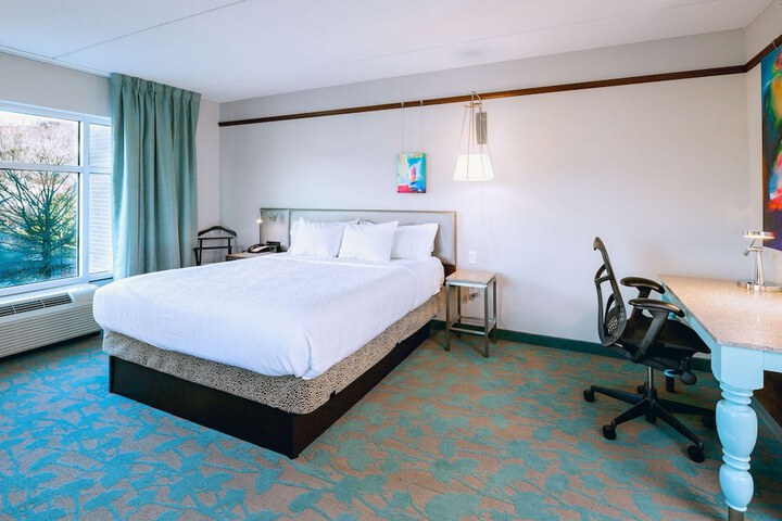 Room 51 of 83
