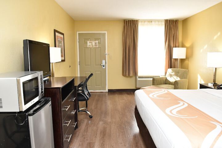 Room 26 of 69