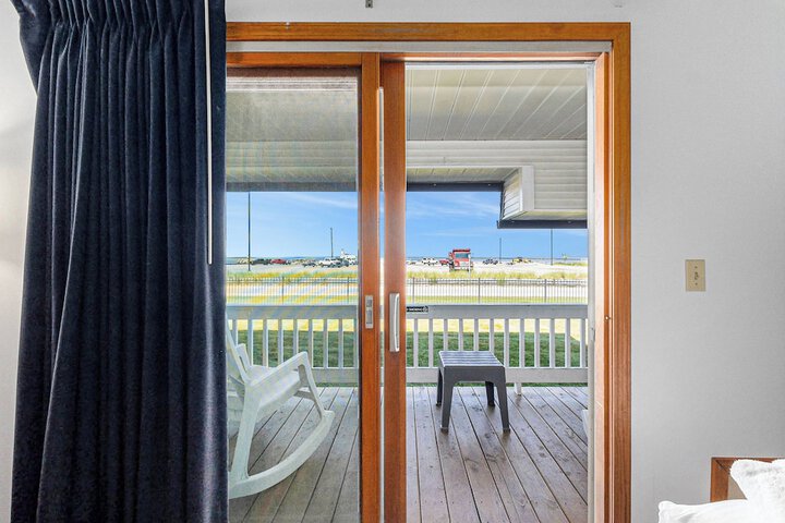 Snyders Shoreline Inn