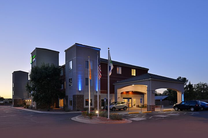 Hotel 2 of 60