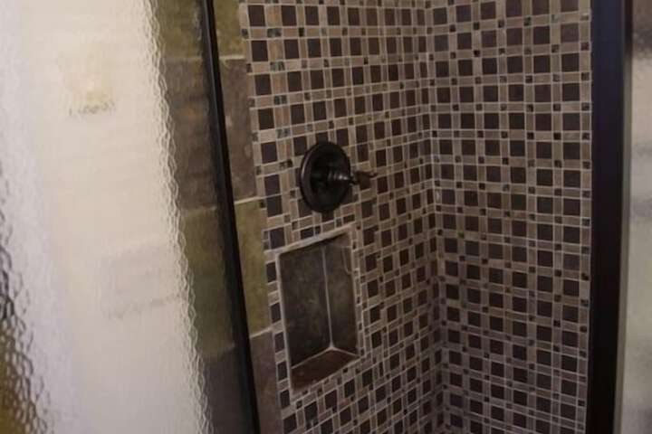 Room 120 of 191