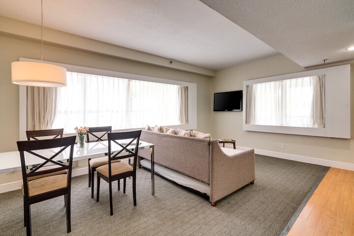 Room 72 of 88