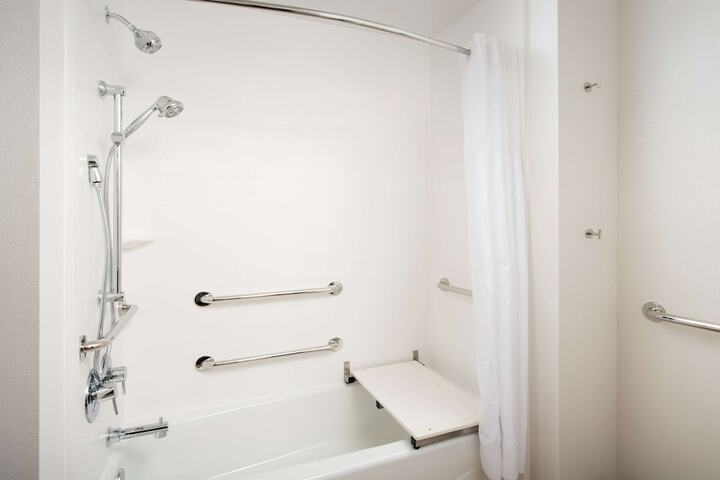 Room 15 of 27