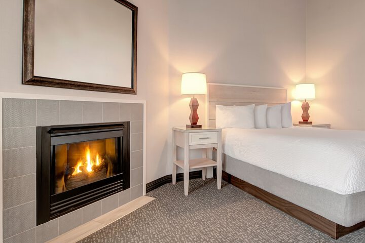 Hallmark Resort - Newport