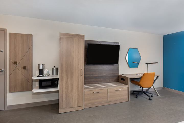 Room 13 of 31