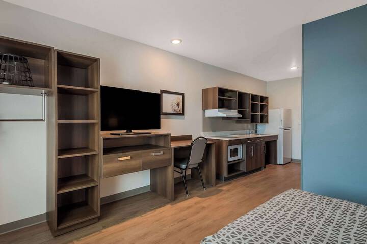 Room 8 of 32